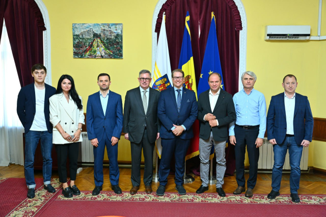 Primarul Ion Ceban a avut o întâlnire oficială cu arhitectul Illya Azaroff și reprezentanți ai delegației Ambasadei SUA la Chișinău 